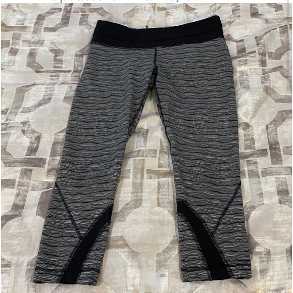 Lululemon Crop pants 4 - Picture 2 of 4